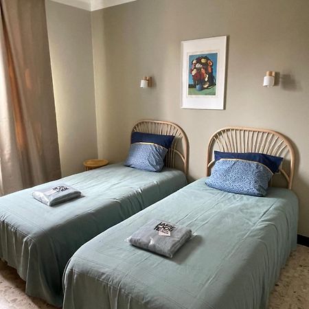 La Maison-Es-Maisons. Valréas Esterno foto