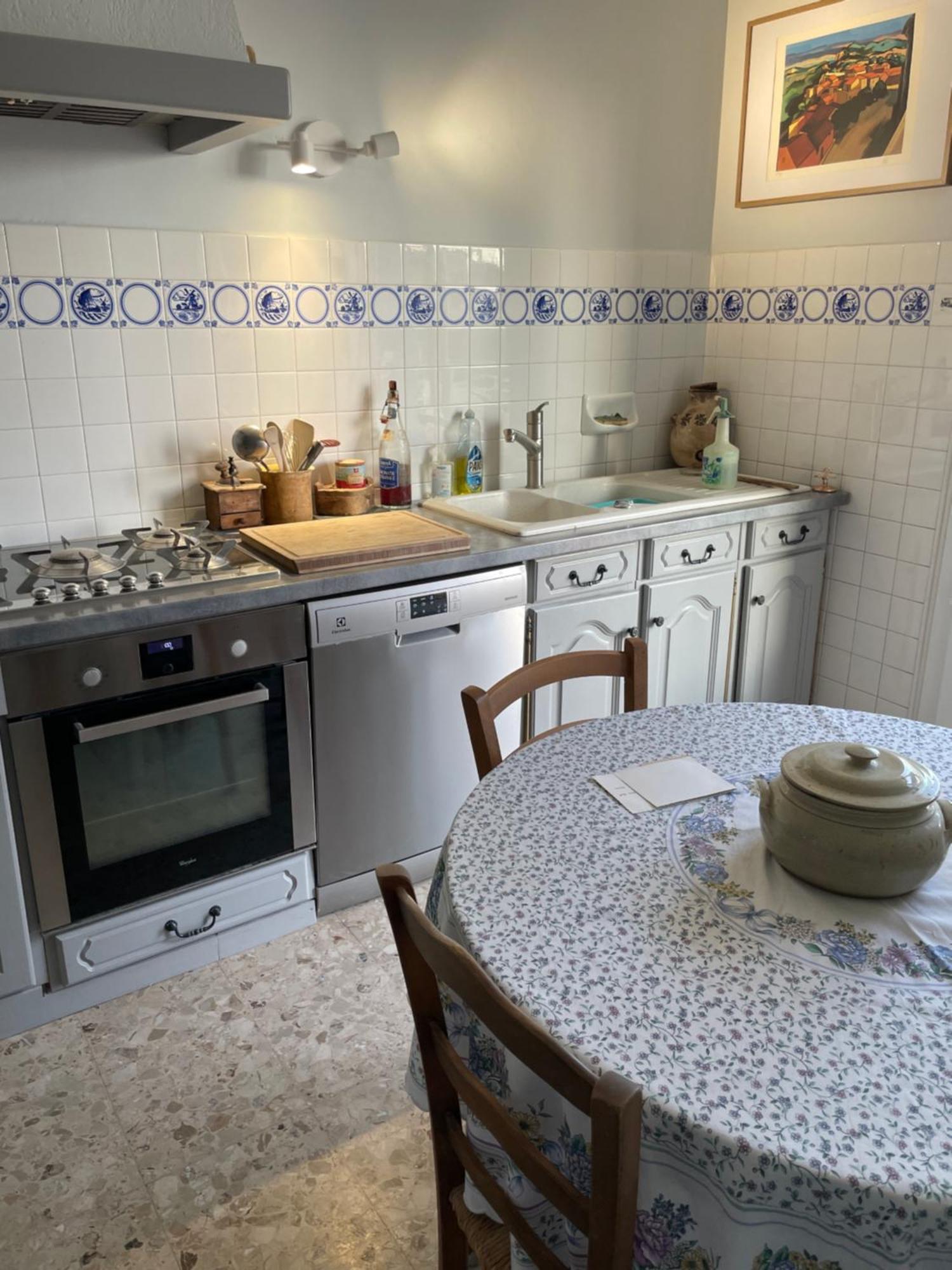 La Maison-Es-Maisons. Valréas Esterno foto